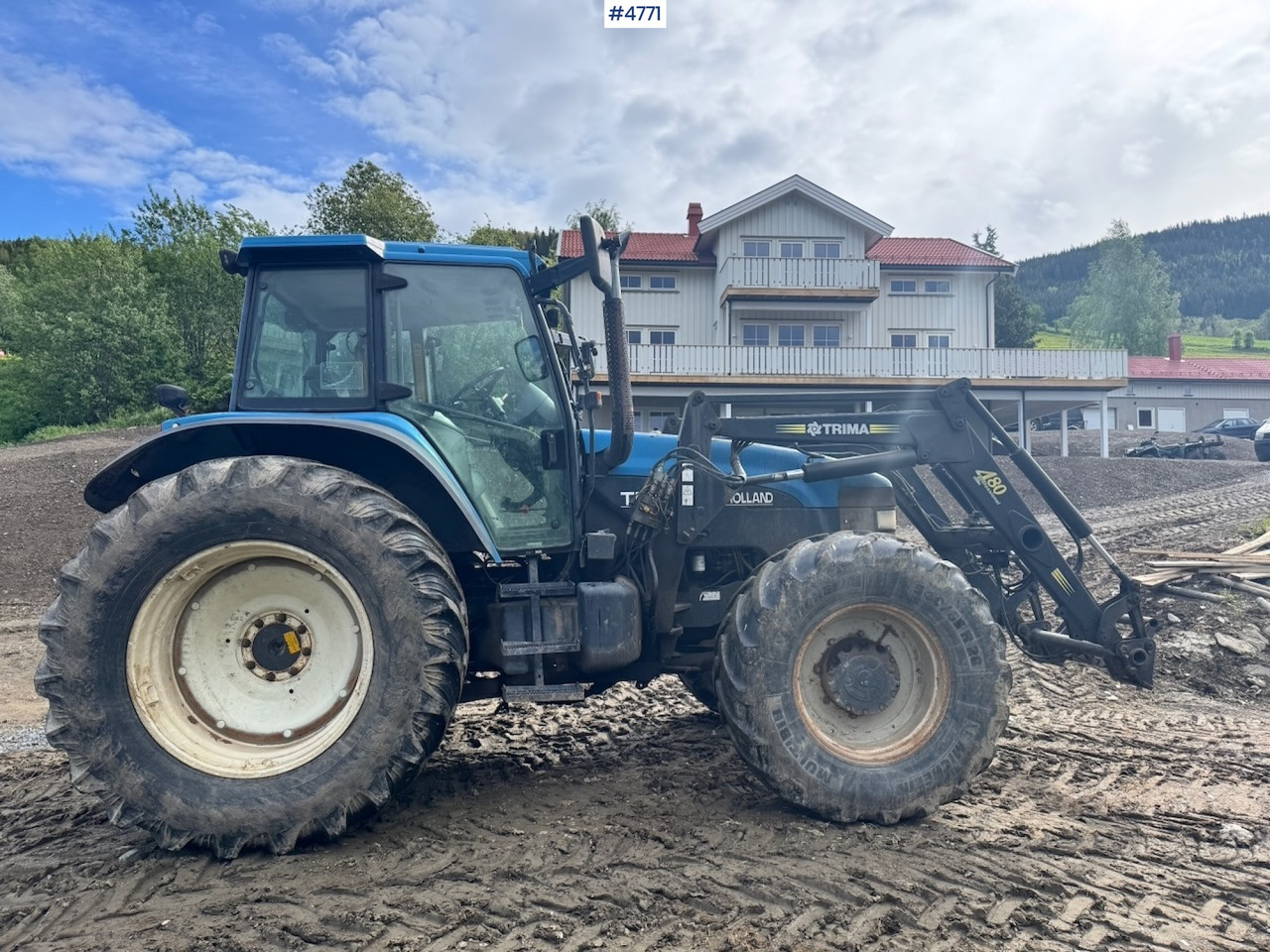 2000 New Holland TM135 4x4 w/ Front loader - Farm tractor: picture 1 2000 New Holland TM135 4x4 w/ Front loader - Farm tractor: picture 1