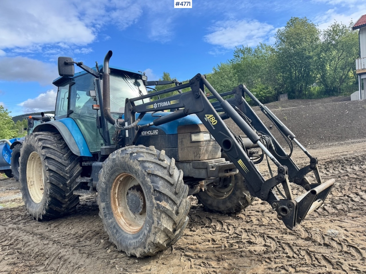 2000 New Holland TM135 4x4 w/ Front loader - Farm tractor: picture 1 2000 New Holland TM135 4x4 w/ Front loader - Farm tractor: picture 1