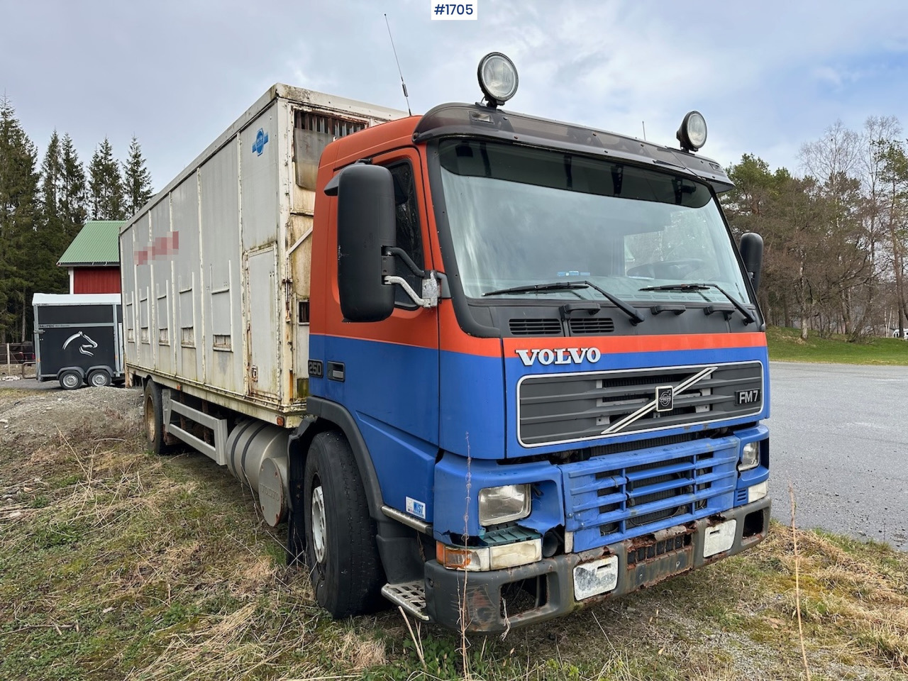 2000 Volvo 250 4x2 reparasjonsobjekt - Box truck: picture 1 2000 Volvo 250 4x2 reparasjonsobjekt - Box truck: picture 1