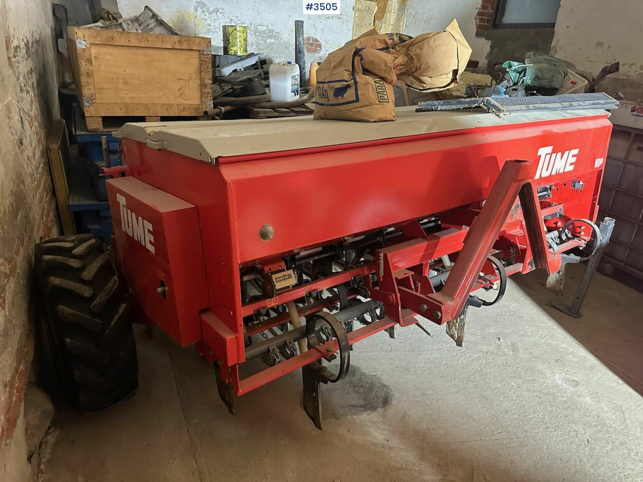 2002 Tume KL 2500 seeder - Hay and forage equipment: picture 1 2002 Tume KL 2500 seeder - Hay and forage equipment: picture 1