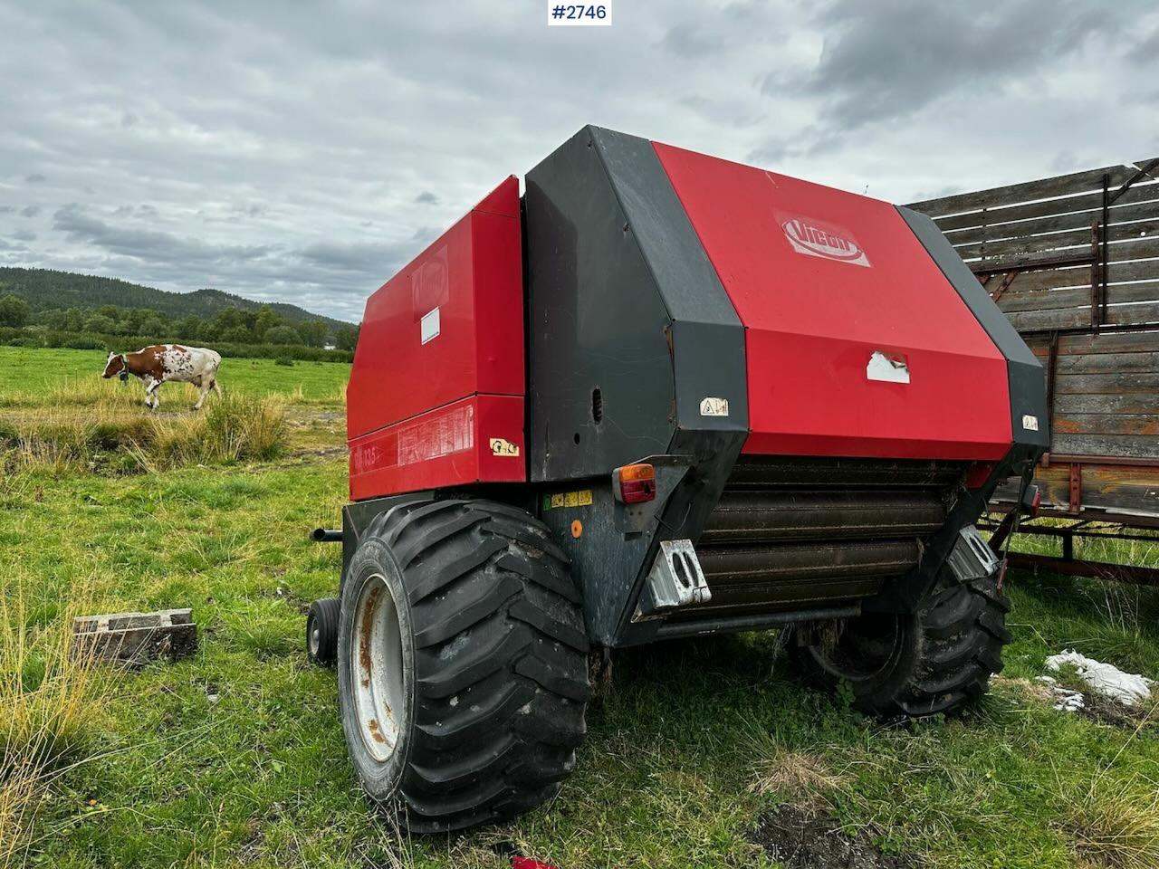 2002 Vicon RF135 round baler and Kvernland round baler - Hay and forage equipment: picture 5 2002 Vicon RF135 round baler and Kvernland round baler - Hay and forage equipment: picture 5