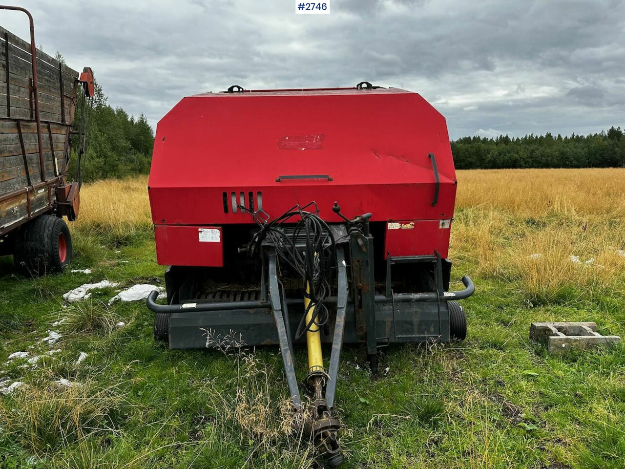 2002 Vicon RF135 round baler and Kvernland round baler - Hay and forage equipment: picture 2 2002 Vicon RF135 round baler and Kvernland round baler - Hay and forage equipment: picture 2