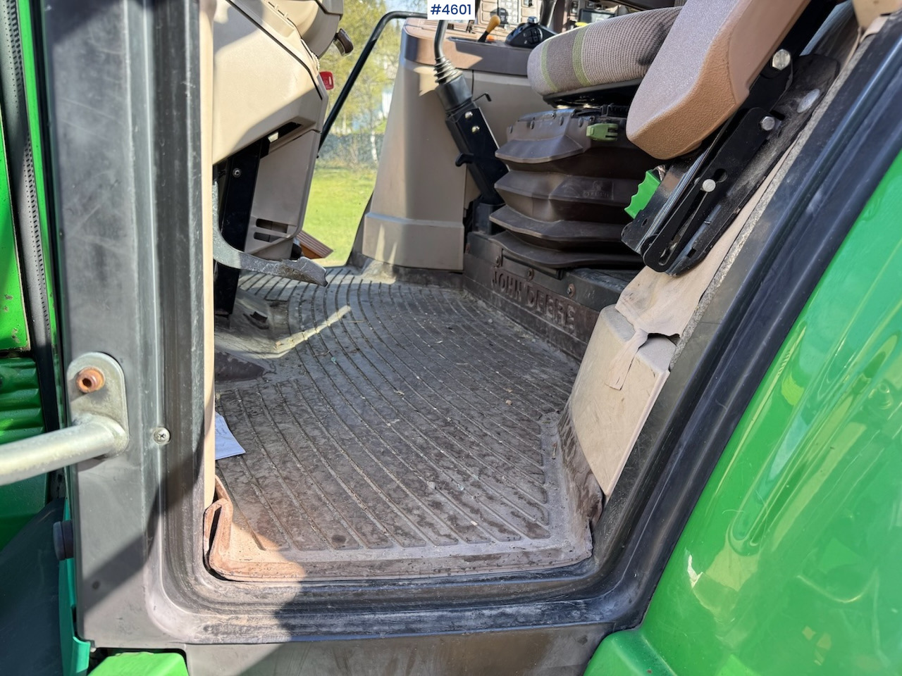 2003 John Deere 6620 w/front loader - Farm tractor: picture 4 2003 John Deere 6620 w/front loader - Farm tractor: picture 4
