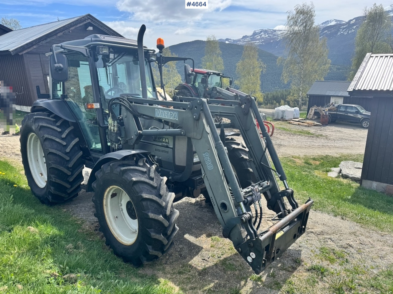 2003 Valtra A85-4 4x4 with Front Loader – 4450 hours! - Farm tractor: picture 3 2003 Valtra A85-4 4x4 with Front Loader – 4450 hours! - Farm tractor: picture 3