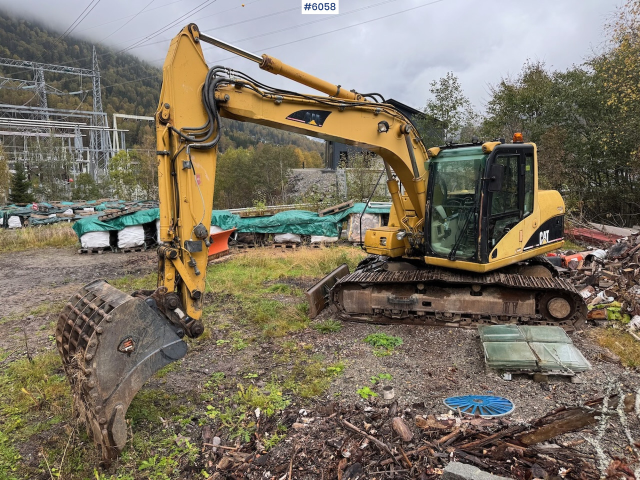 Excavator 2004 Cat 312 C m/ rotortilt og pusseskuffe.: picture 1