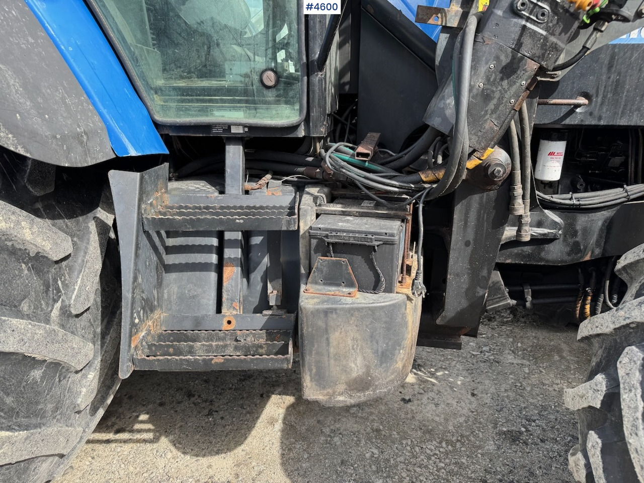 2005 New Holland TM190 w/front loader - Farm tractor: picture 2 2005 New Holland TM190 w/front loader - Farm tractor: picture 2
