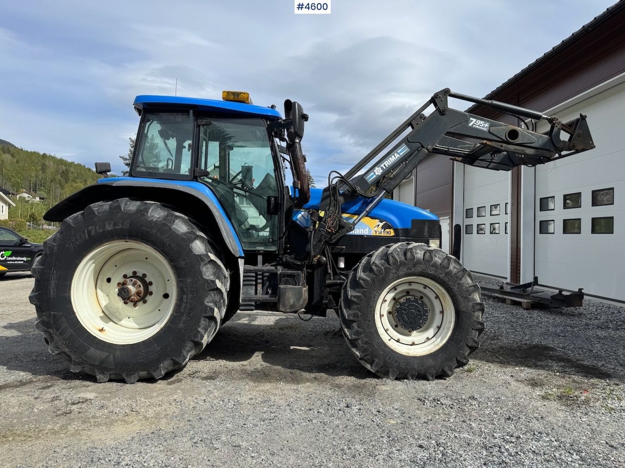 2005 New Holland TM190 w/front loader - Farm tractor: picture 1 2005 New Holland TM190 w/front loader - Farm tractor: picture 1