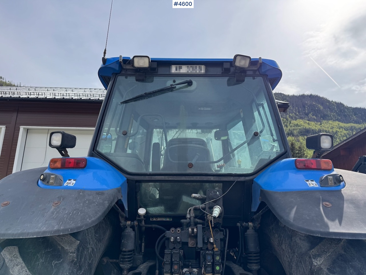 2005 New Holland TM190 w/front loader - Farm tractor: picture 5 2005 New Holland TM190 w/front loader - Farm tractor: picture 5