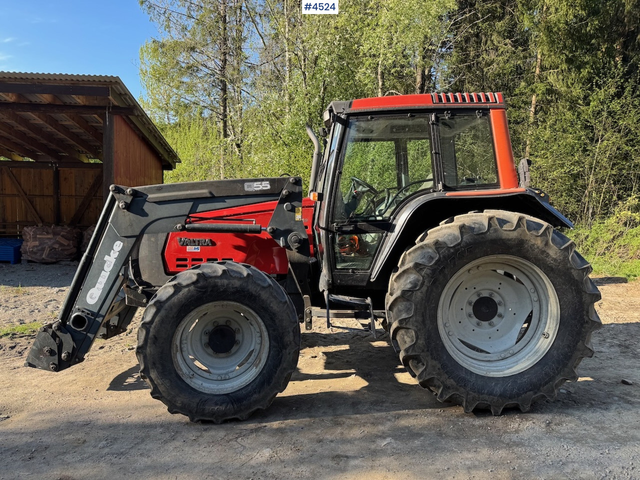 2005 Valtra 6850 w/front loader - Farm tractor: picture 1 2005 Valtra 6850 w/front loader - Farm tractor: picture 1