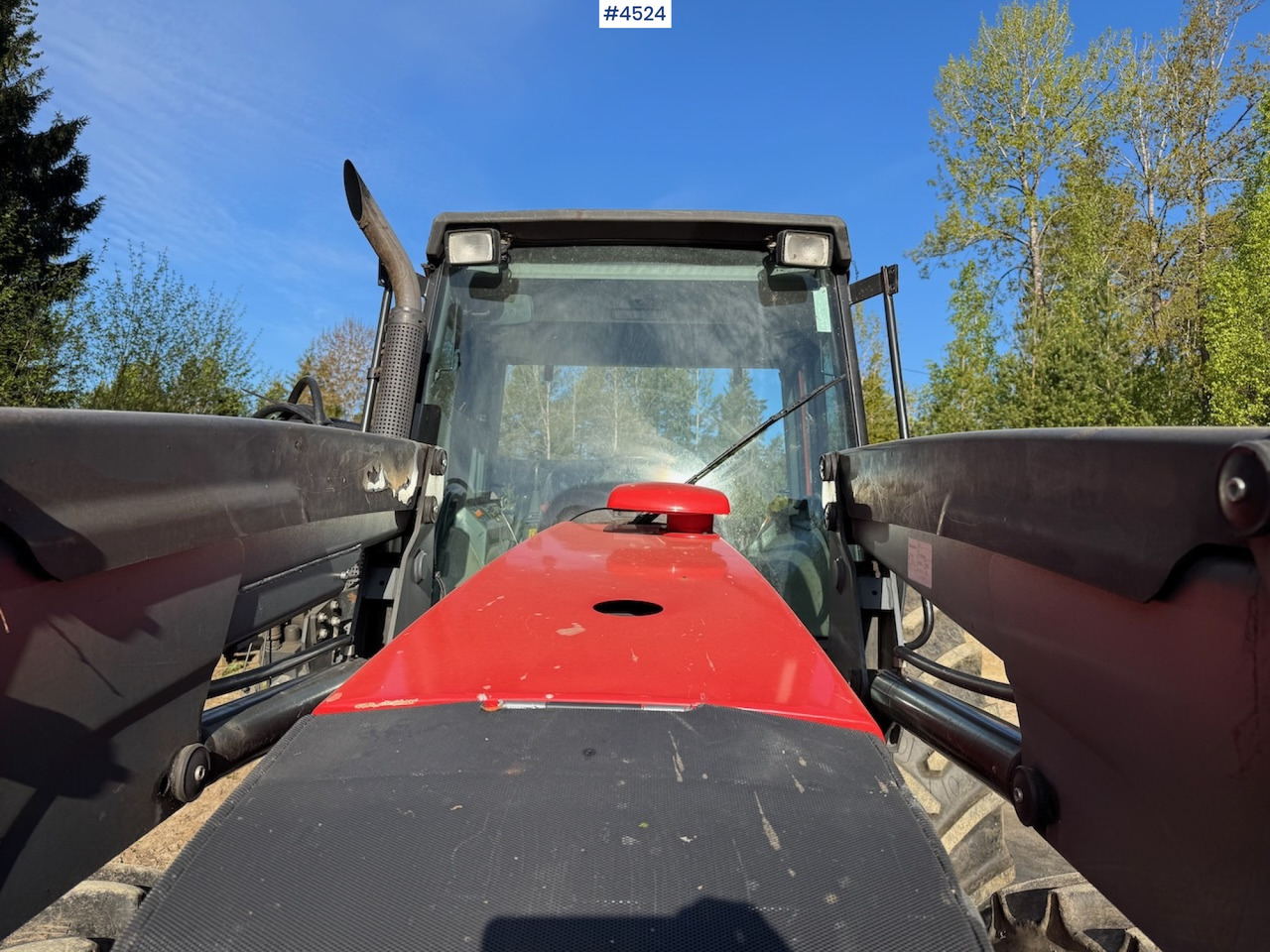 2005 Valtra 6850 w/front loader - Farm tractor: picture 5 2005 Valtra 6850 w/front loader - Farm tractor: picture 5