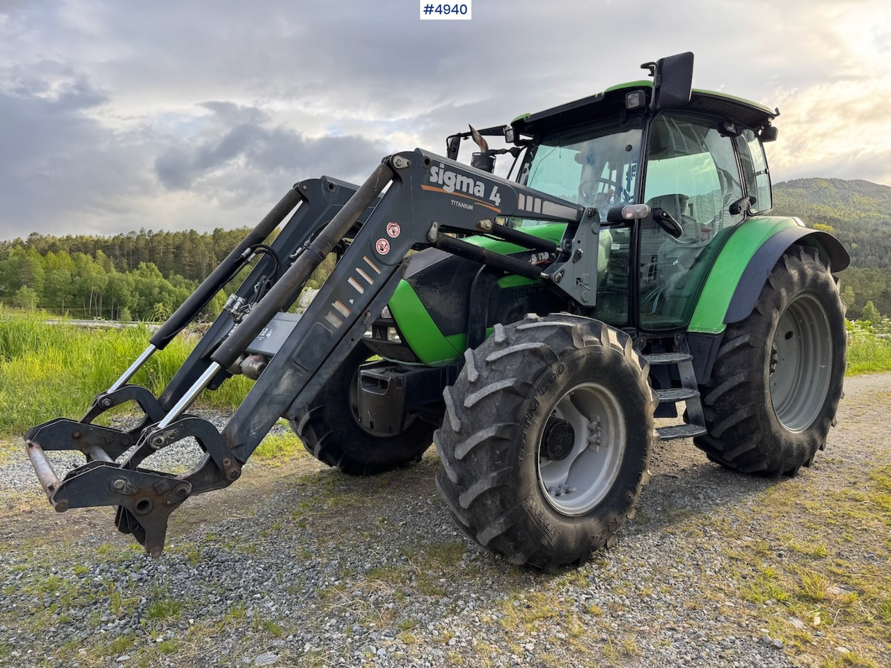2006 Deutz-Fahr Agrotron K90 w/front loader. - Farm tractor: picture 1 2006 Deutz-Fahr Agrotron K90 w/front loader. - Farm tractor: picture 1