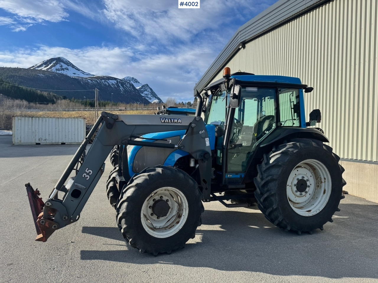 2006 Valtra A95-4 4x4 w/ Front loader. 2700 hours! - Farm tractor: picture 1 2006 Valtra A95-4 4x4 w/ Front loader. 2700 hours! - Farm tractor: picture 1