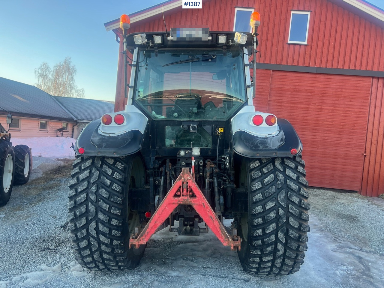 2007 Valtra T190 4x4 Tractor w/ front loader - Farm tractor: picture 5 2007 Valtra T190 4x4 Tractor w/ front loader - Farm tractor: picture 5