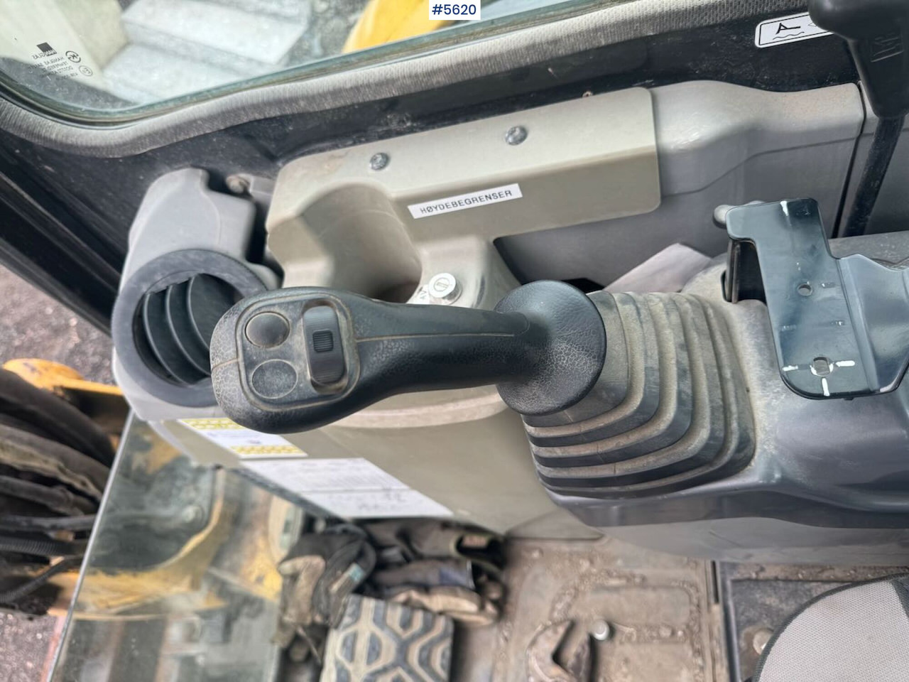 Excavator 2008 CAT 305C CR Tracked Excavator with Tilt and 2 Buckets: picture 18