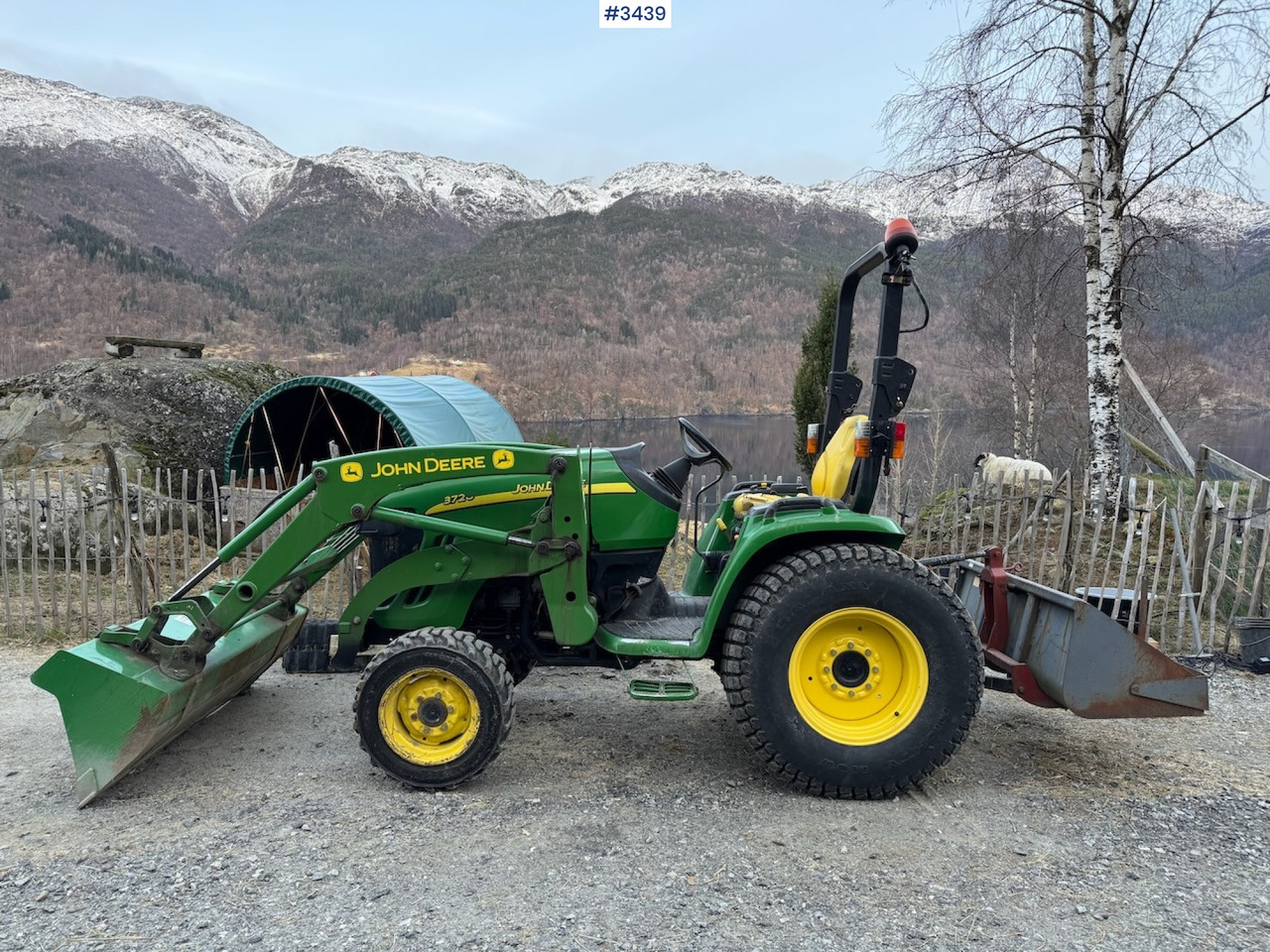 2008 John Deere 3720 w/front loader and bucket - Farm tractor: picture 1 2008 John Deere 3720 w/front loader and bucket - Farm tractor: picture 1