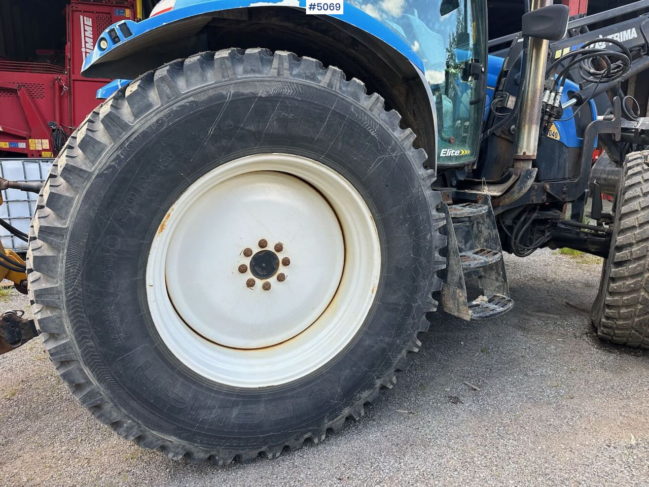 Farm tractor 2009 New Holland T6040 SS w/ Trima front loader: picture 15