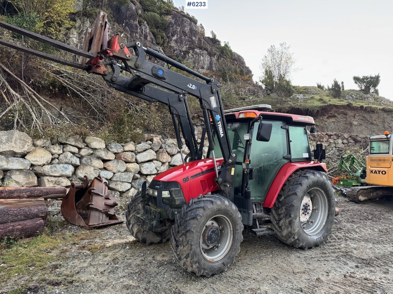 2010 Case IH JXU 95 w/ front loader. - Farm tractor: picture 1 2010 Case IH JXU 95 w/ front loader. - Farm tractor: picture 1