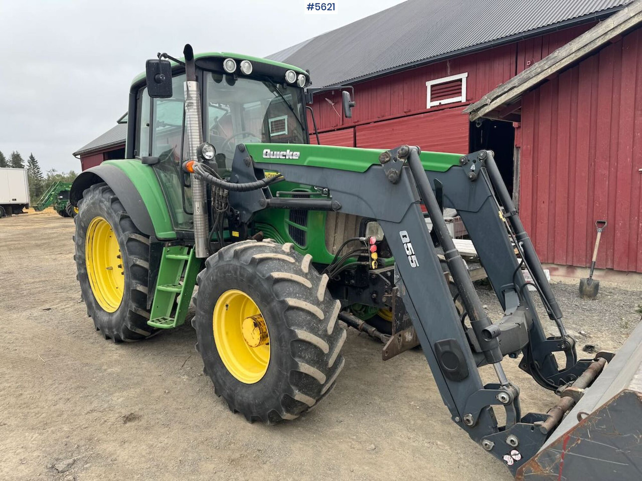 2010 John Deere 6430 Premium w/ plow plate, loader and 2 sets of tires. - Forklift: picture 2 2010 John Deere 6430 Premium w/ plow plate, loader and 2 sets of tires. - Forklift: picture 2