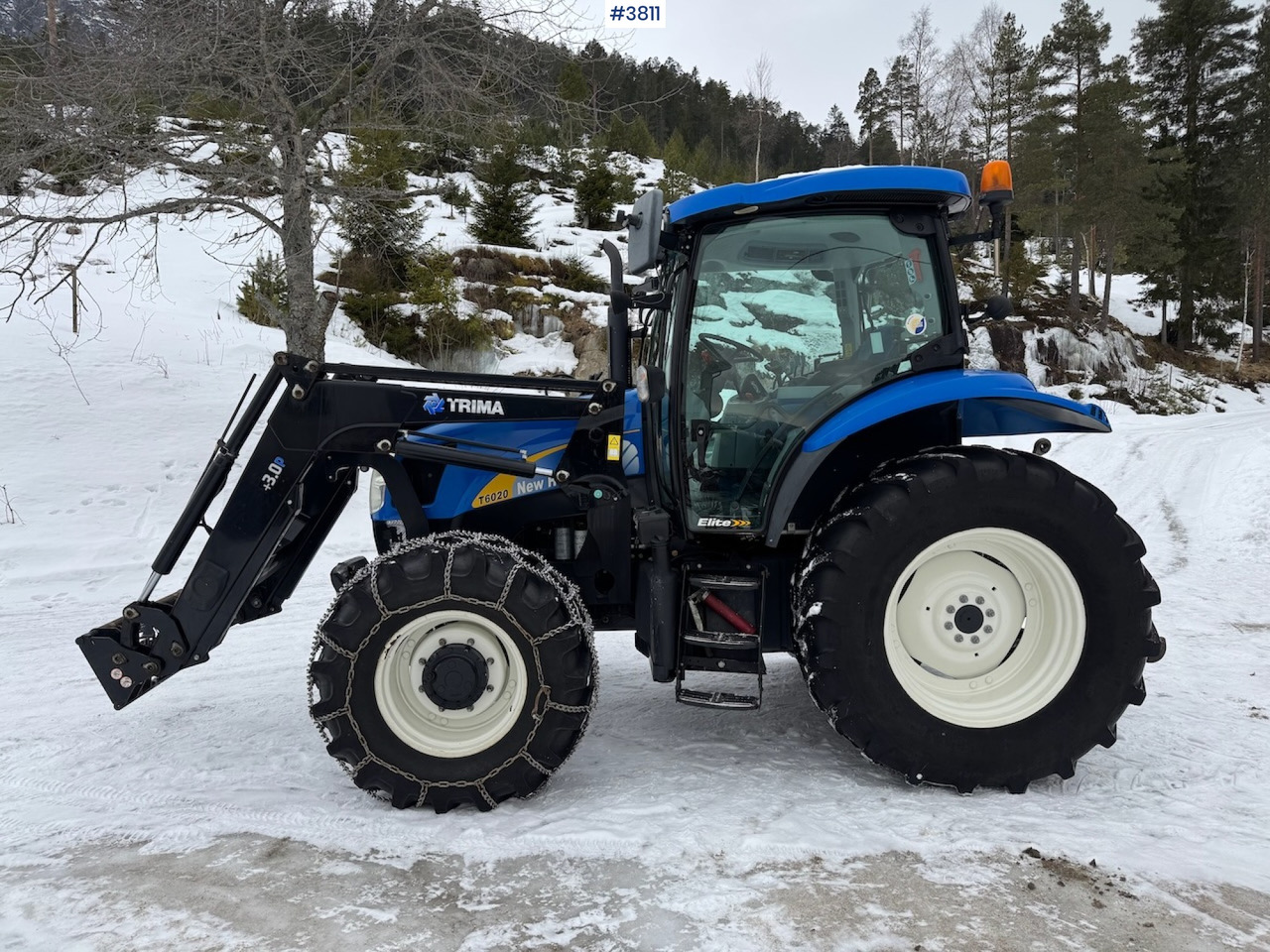 2010 New Holland T6020 Elite w/front loader - Farm tractor: picture 2 2010 New Holland T6020 Elite w/front loader - Farm tractor: picture 2