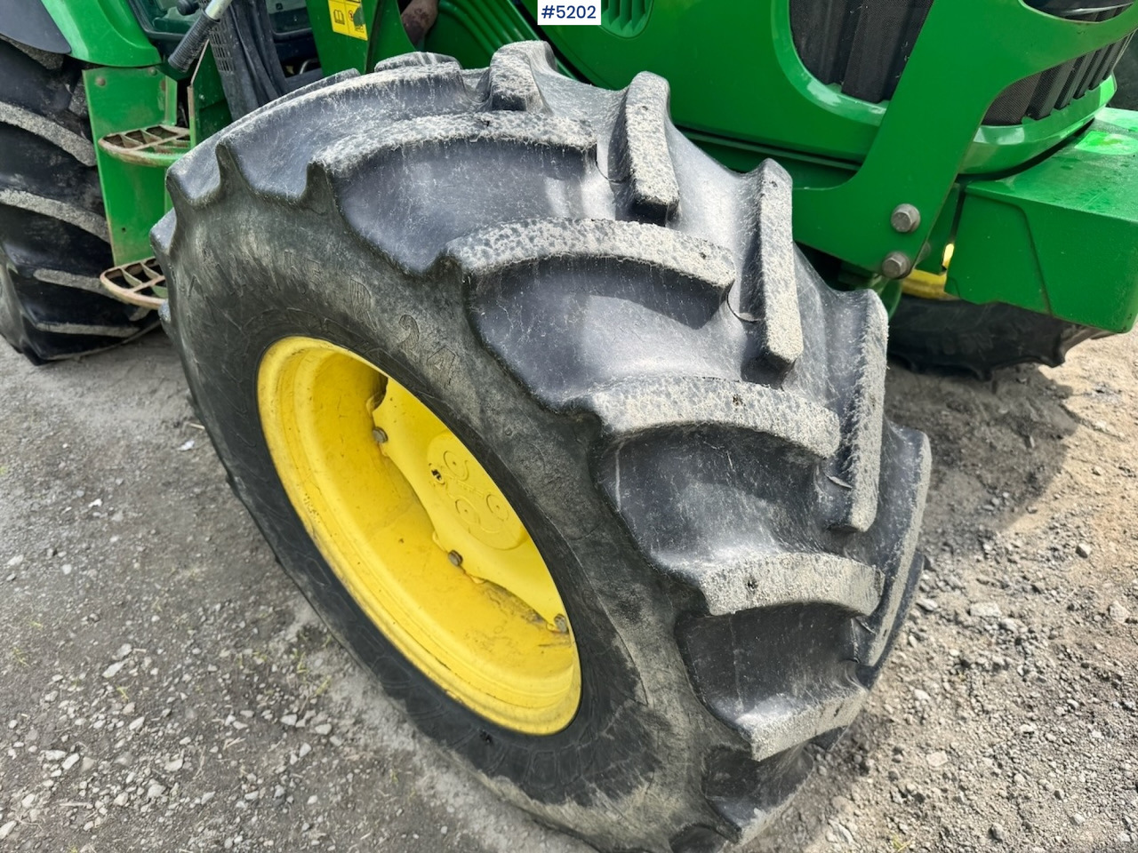 2011 John Deere 5100R 4x4 w/ Front loader and bucket. 2730 hours! - Farm tractor: picture 5 2011 John Deere 5100R 4x4 w/ Front loader and bucket. 2730 hours! - Farm tractor: picture 5