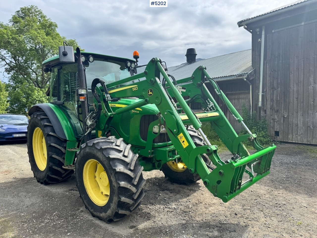 2011 John Deere 5100R 4x4 w/ Front loader and bucket. 2730 hours! - Farm tractor: picture 2 2011 John Deere 5100R 4x4 w/ Front loader and bucket. 2730 hours! - Farm tractor: picture 2
