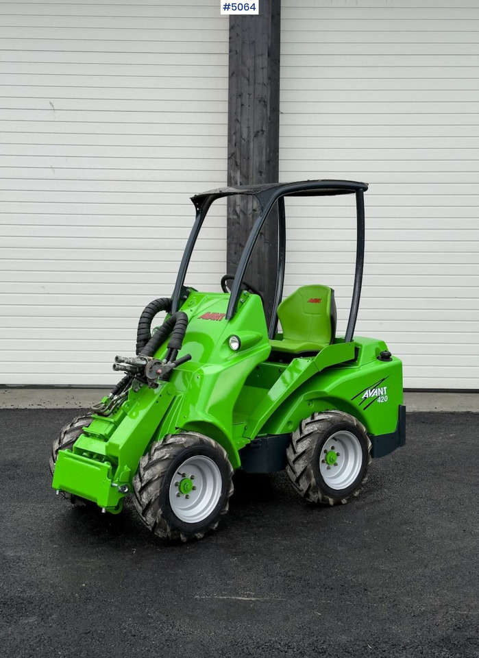 2012 Avant M420 w/ bucket NEWLY SERVICED - Compact loader: picture 1 2012 Avant M420 w/ bucket NEWLY SERVICED - Compact loader: picture 1