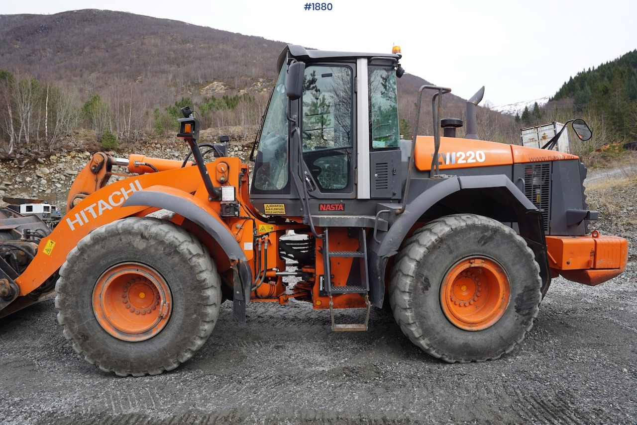 2012 Hitachi ZW220 - Wheel loader: picture 3 2012 Hitachi ZW220 - Wheel loader: picture 3