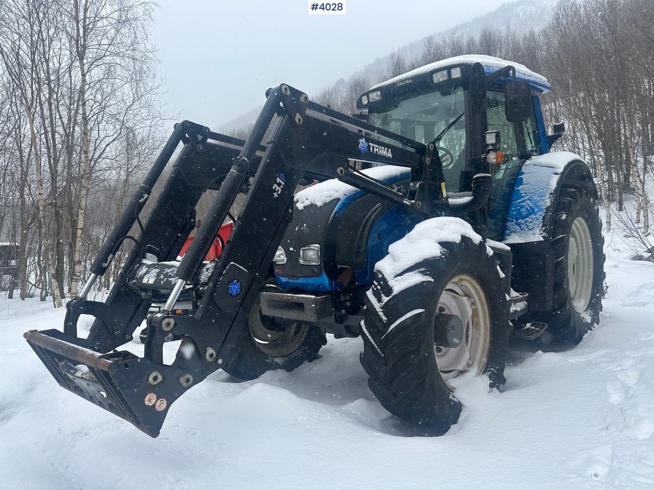 2012 Valtra N122 4x4 traktor w/ front loader and Dalen snow blower - Farm tractor: picture 2 2012 Valtra N122 4x4 traktor w/ front loader and Dalen snow blower - Farm tractor: picture 2