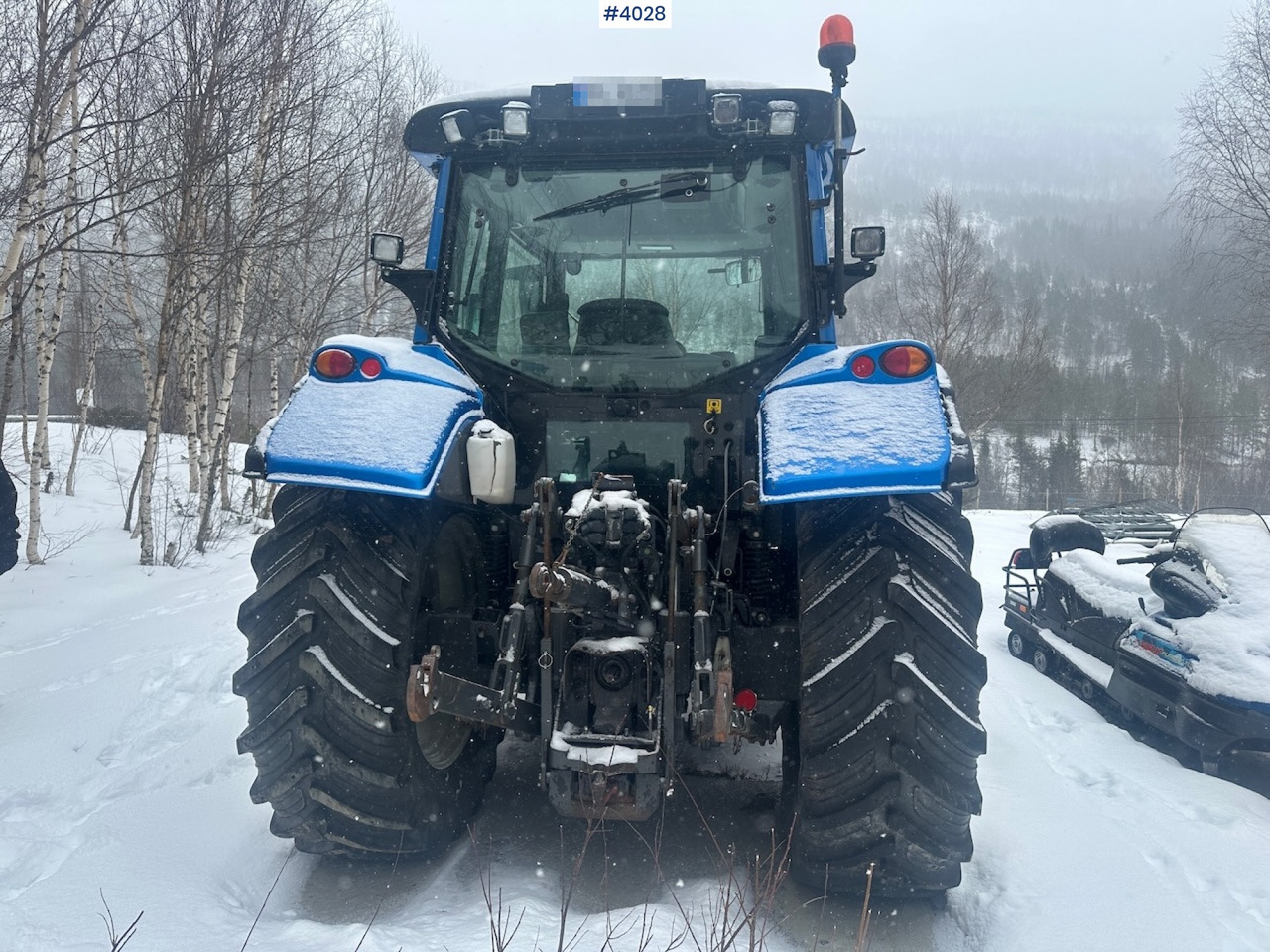 2012 Valtra N122 4x4 traktor w/ front loader and Dalen snow blower - Farm tractor: picture 5 2012 Valtra N122 4x4 traktor w/ front loader and Dalen snow blower - Farm tractor: picture 5