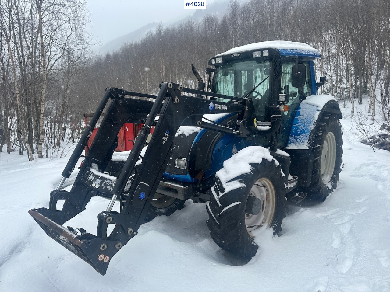 2012 Valtra N122 4x4 traktor w/ front loader and Dalen snow blower - Farm tractor: picture 1 2012 Valtra N122 4x4 traktor w/ front loader and Dalen snow blower - Farm tractor: picture 1