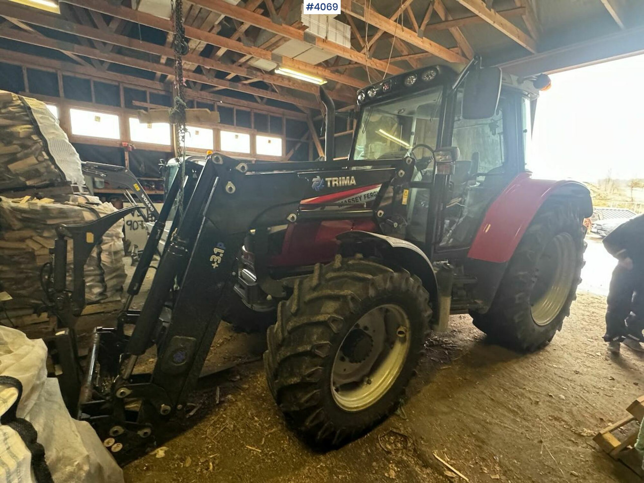 2013 Massey Ferguson 5455 w/ front loader, 2 buckets, pallet forks and blades. 1020 hours! - Farm tractor: picture 4 2013 Massey Ferguson 5455 w/ front loader, 2 buckets, pallet forks and blades. 1020 hours! - Farm tractor: picture 4