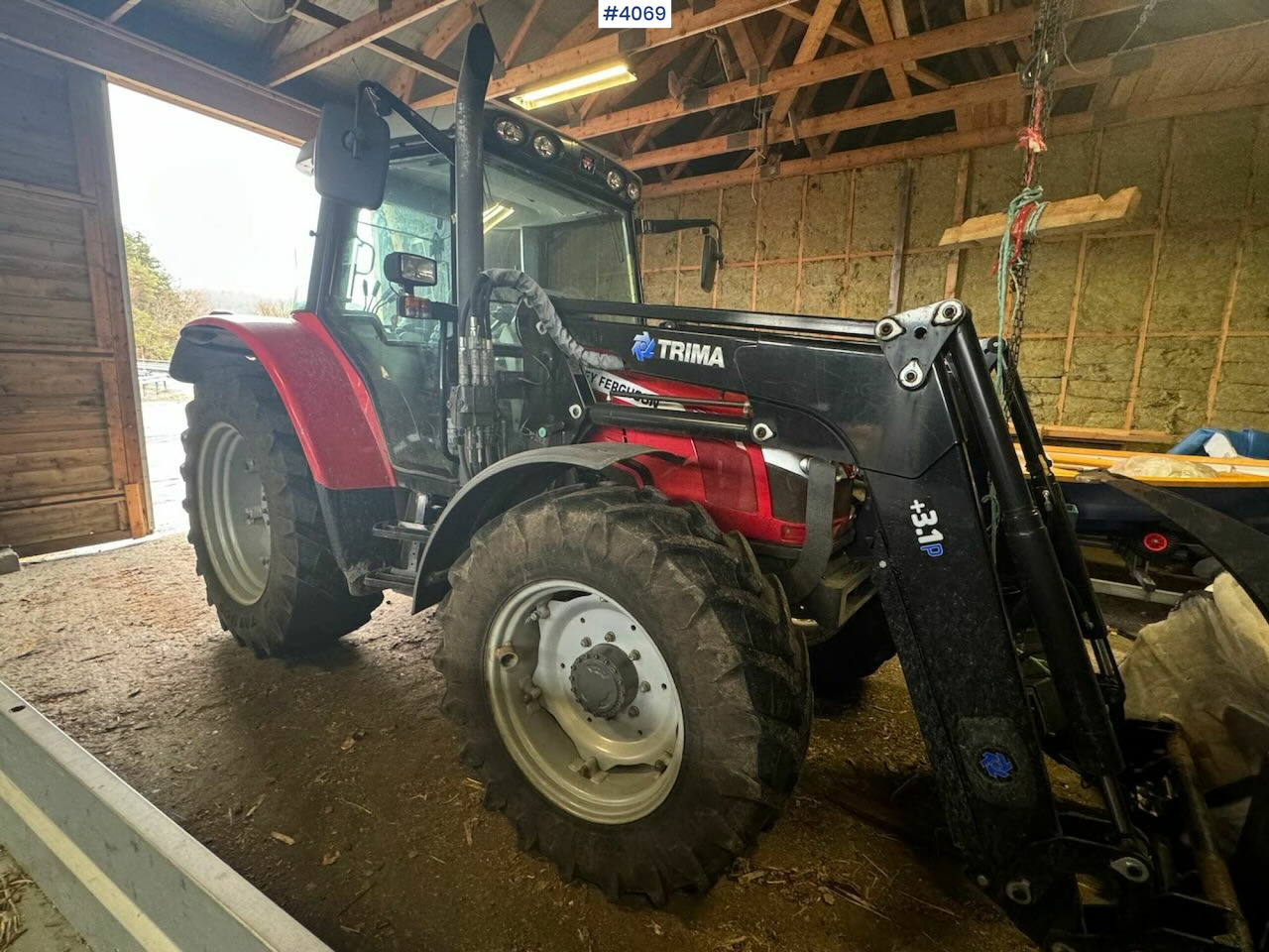 2013 Massey Ferguson 5455 w/ front loader, 2 buckets, pallet forks and blades. 1020 hours! - Farm tractor: picture 2 2013 Massey Ferguson 5455 w/ front loader, 2 buckets, pallet forks and blades. 1020 hours! - Farm tractor: picture 2