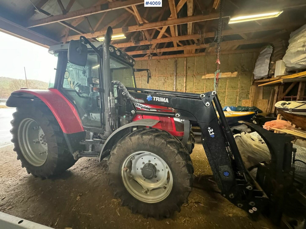 2013 Massey Ferguson 5455 w/ front loader, 2 buckets, pallet forks and blades. 1020 hours! - Farm tractor: picture 4 2013 Massey Ferguson 5455 w/ front loader, 2 buckets, pallet forks and blades. 1020 hours! - Farm tractor: picture 4