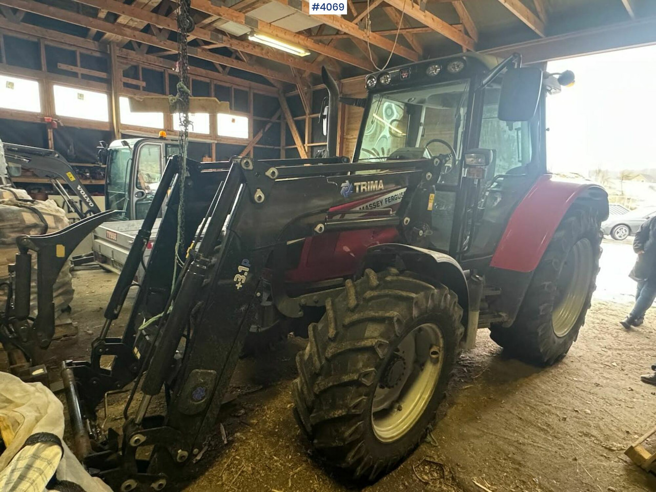 2013 Massey Ferguson 5455 w/ front loader, 2 buckets, pallet forks and blades. 1020 hours! - Farm tractor: picture 3 2013 Massey Ferguson 5455 w/ front loader, 2 buckets, pallet forks and blades. 1020 hours! - Farm tractor: picture 3