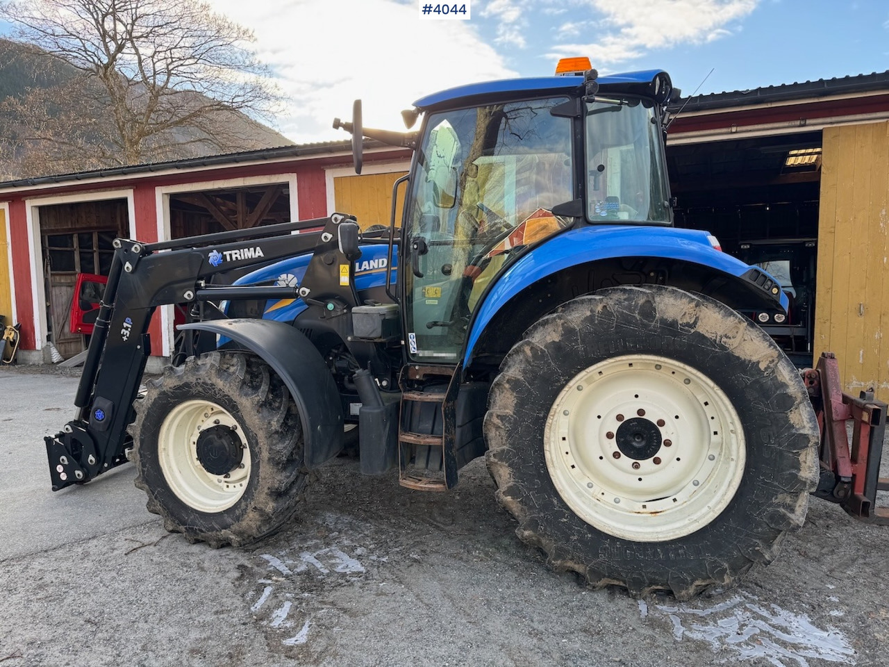 2013 New Holland T5.115 w/ front loader - Farm tractor: picture 2 2013 New Holland T5.115 w/ front loader - Farm tractor: picture 2