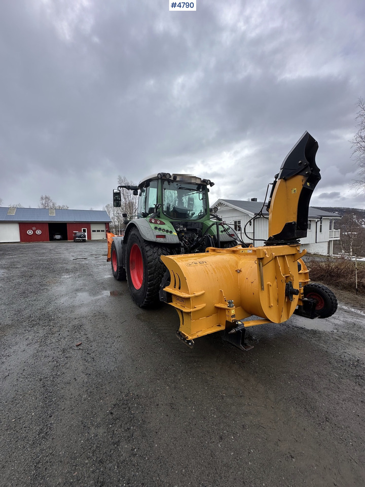 2014 Fendt 514 Vario 4x4 w/ front loader, folding plow, snow blower and sand spreader - Farm tractor: picture 3 2014 Fendt 514 Vario 4x4 w/ front loader, folding plow, snow blower and sand spreader - Farm tractor: picture 3