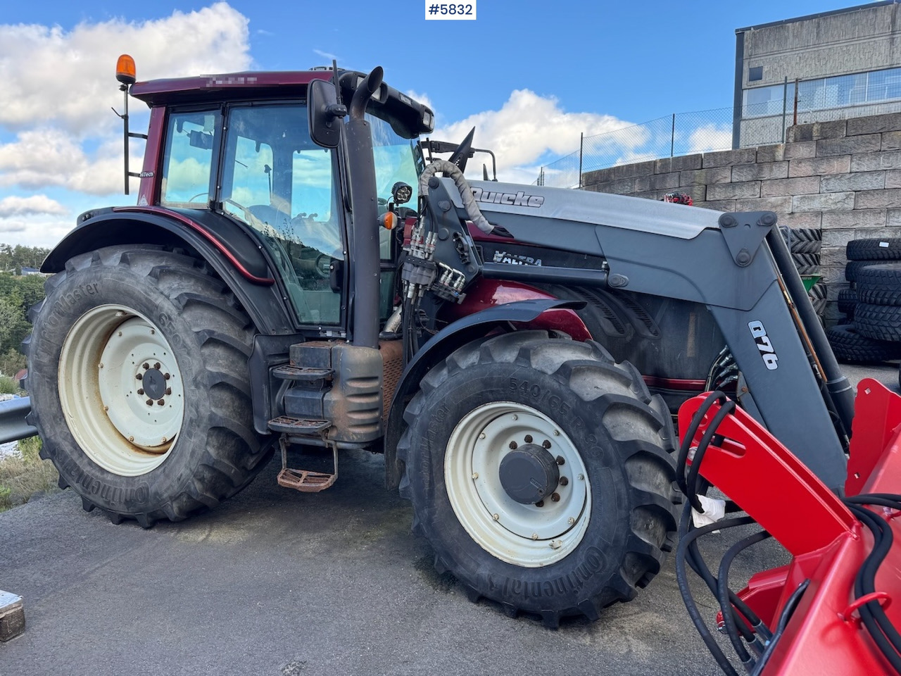 2014 Valtra T193 H w/ front loader and plow plate. - Farm tractor: picture 2 2014 Valtra T193 H w/ front loader and plow plate. - Farm tractor: picture 2