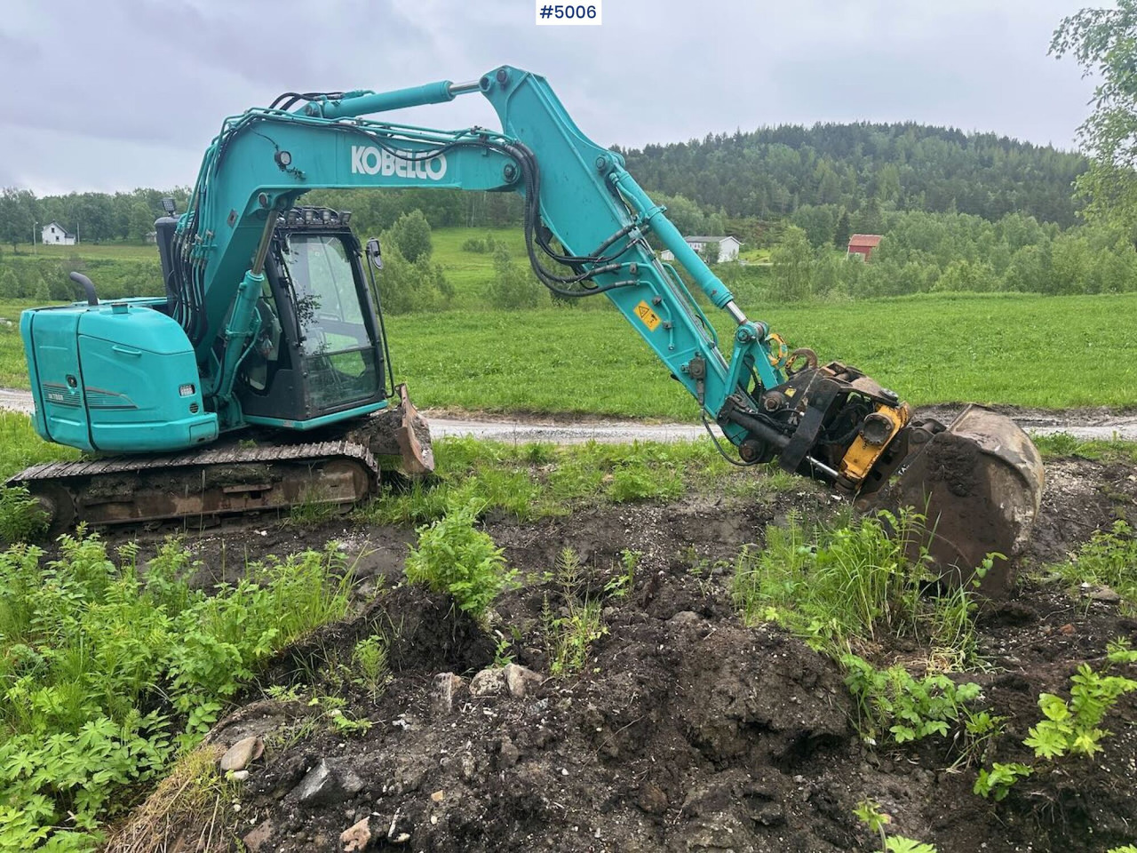 2016 Kobelco SK75SR-3E excavator w/ 2 buckets, rototilt and factory new engine - Excavator: picture 5 2016 Kobelco SK75SR-3E excavator w/ 2 buckets, rototilt and factory new engine - Excavator: picture 5