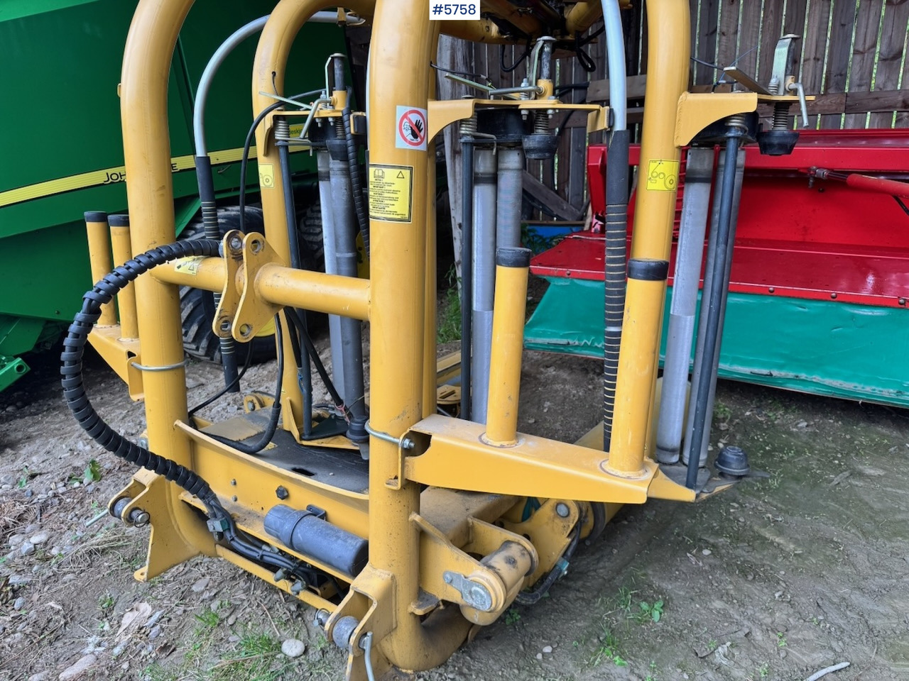 2016 Tanco VariWrap S300 Round Bale Wrapper - Hay and forage equipment: picture 4 2016 Tanco VariWrap S300 Round Bale Wrapper - Hay and forage equipment: picture 4