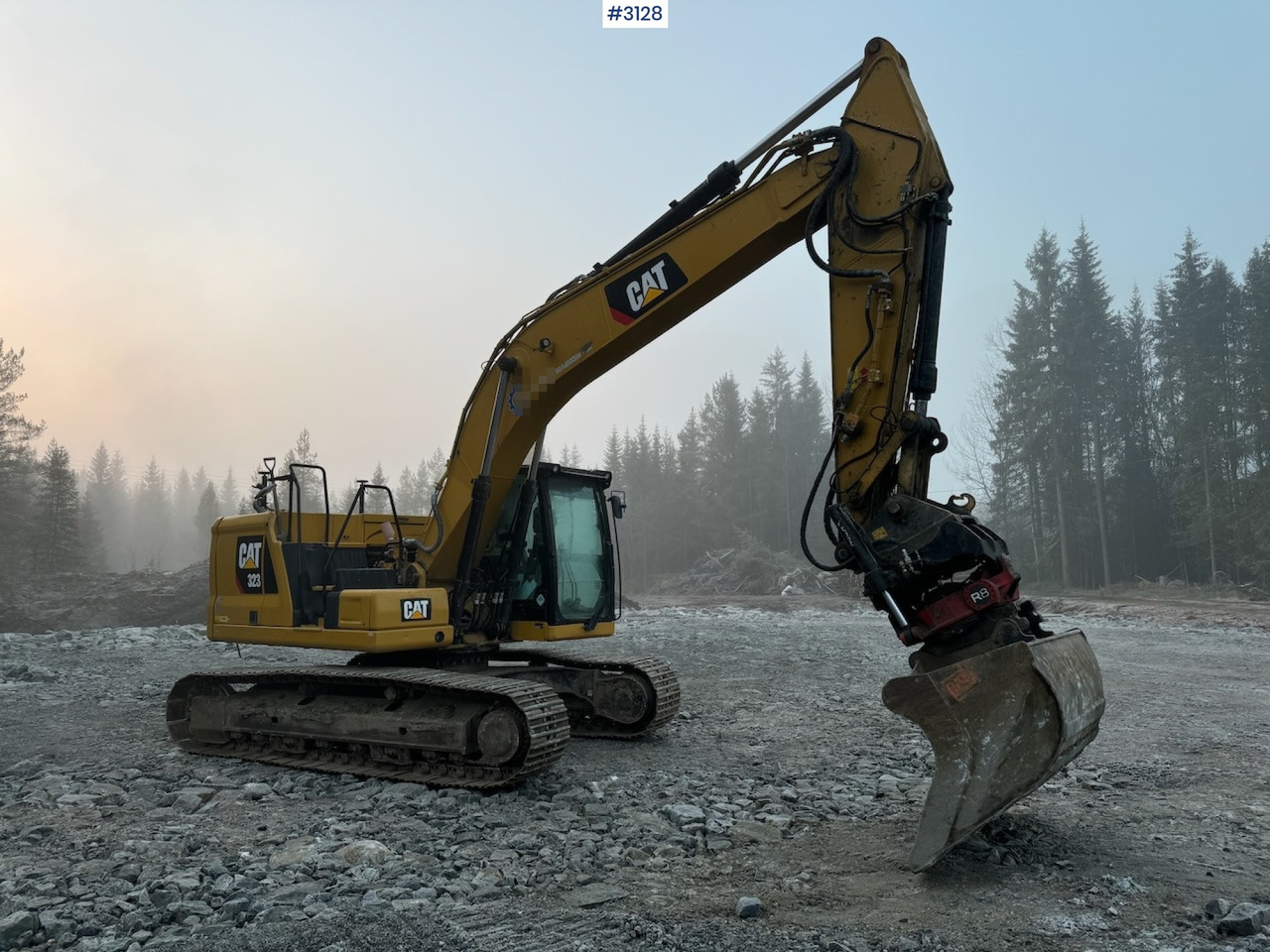 2018 Cat 323-07 with rototilt, grading bucket, and digging bucket - Excavator: picture 4 2018 Cat 323-07 with rototilt, grading bucket, and digging bucket - Excavator: picture 4