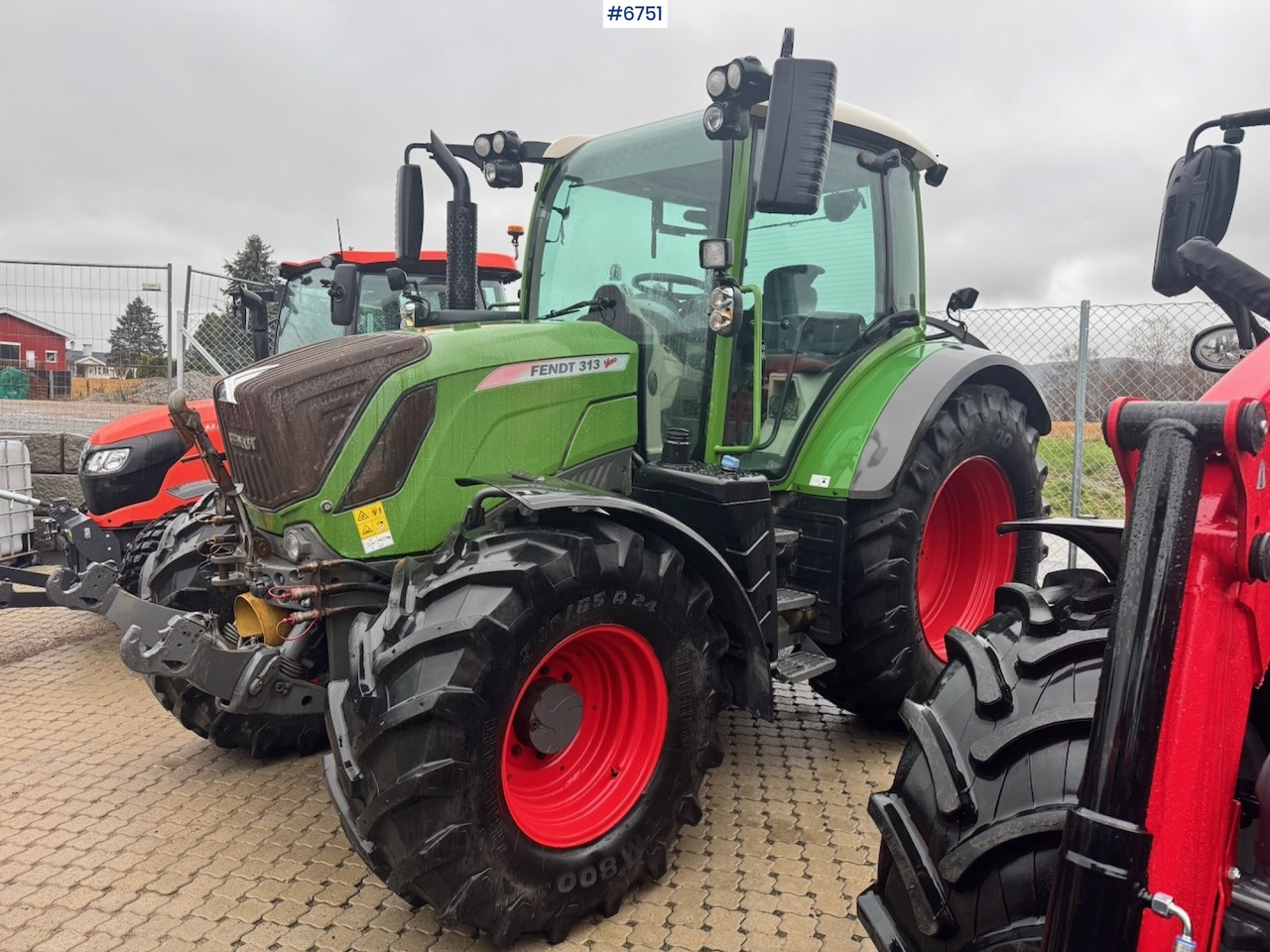 2019 Fendt 313 Vario w/ Front hydraulics and 2 sets of tires. - Farm tractor: picture 3 2019 Fendt 313 Vario w/ Front hydraulics and 2 sets of tires. - Farm tractor: picture 3