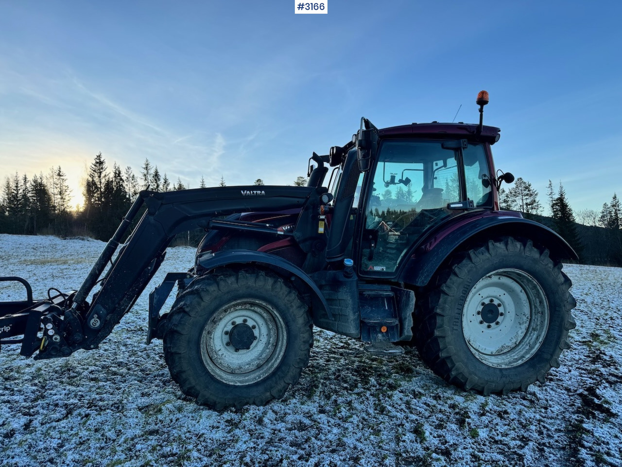 2019 Valtra N174 4x4 With front loader, snowplow blade, and 2 sets of tires. 2770 hours! - Farm tractor: picture 2 2019 Valtra N174 4x4 With front loader, snowplow blade, and 2 sets of tires. 2770 hours! - Farm tractor: picture 2