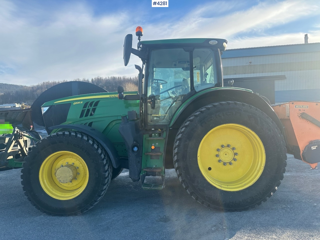 2021 John Deere 6195R 4x4 Tractor with summer and winter tires - Farm tractor: picture 4 2021 John Deere 6195R 4x4 Tractor with summer and winter tires - Farm tractor: picture 4
