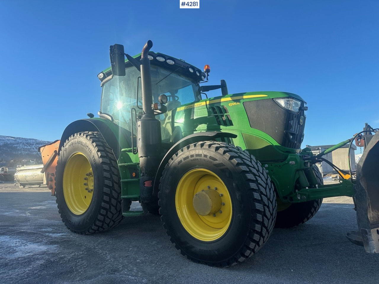 2021 John Deere 6195R 4x4 Tractor with summer and winter tires - Farm tractor: picture 1 2021 John Deere 6195R 4x4 Tractor with summer and winter tires - Farm tractor: picture 1
