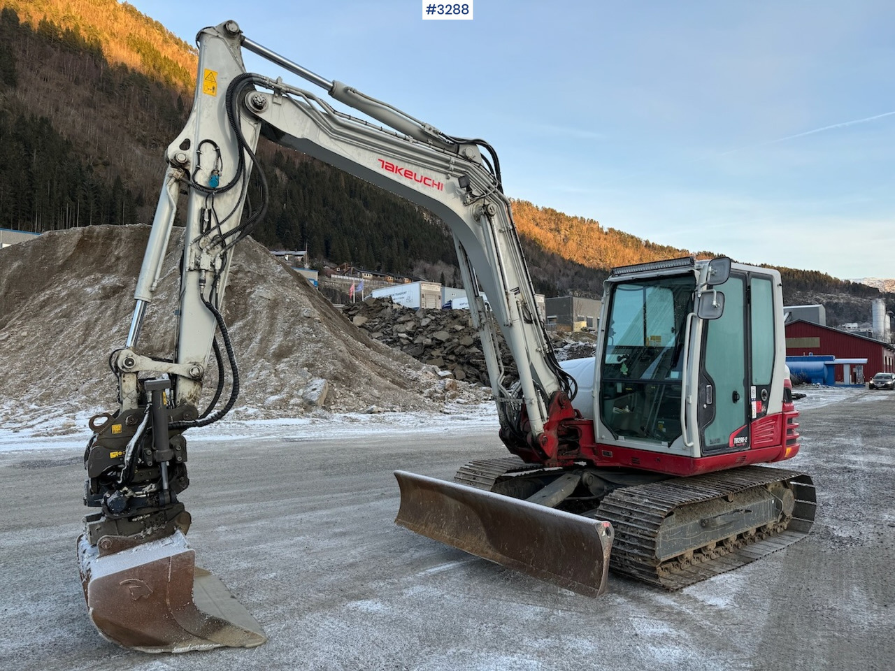 2022 Takeuchi TB 290-2 w/Rotory tilt and several buckets - Excavator: picture 3 2022 Takeuchi TB 290-2 w/Rotory tilt and several buckets - Excavator: picture 3