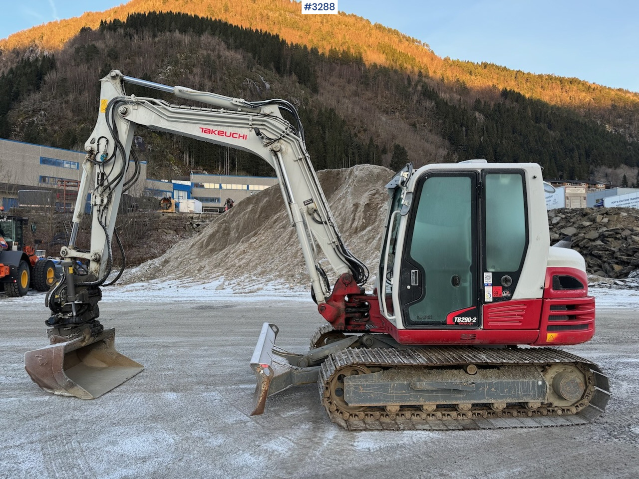 2022 Takeuchi TB 290-2 w/Rotory tilt and several buckets - Excavator: picture 1 2022 Takeuchi TB 290-2 w/Rotory tilt and several buckets - Excavator: picture 1