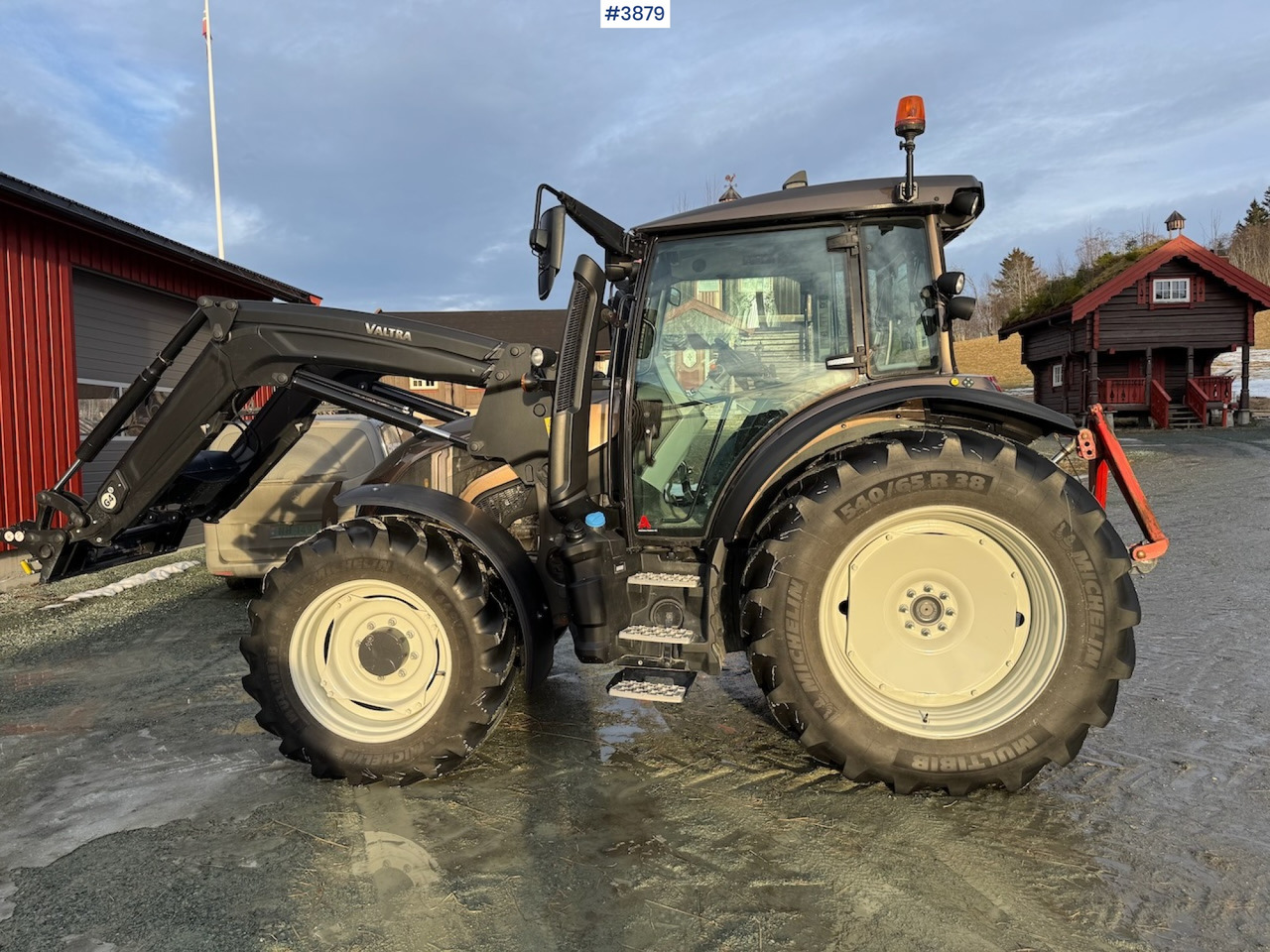 2023 Valtra G135 w/ G4S Front Loader, ONLY 575 hours! - Farm tractor: picture 2 2023 Valtra G135 w/ G4S Front Loader, ONLY 575 hours! - Farm tractor: picture 2