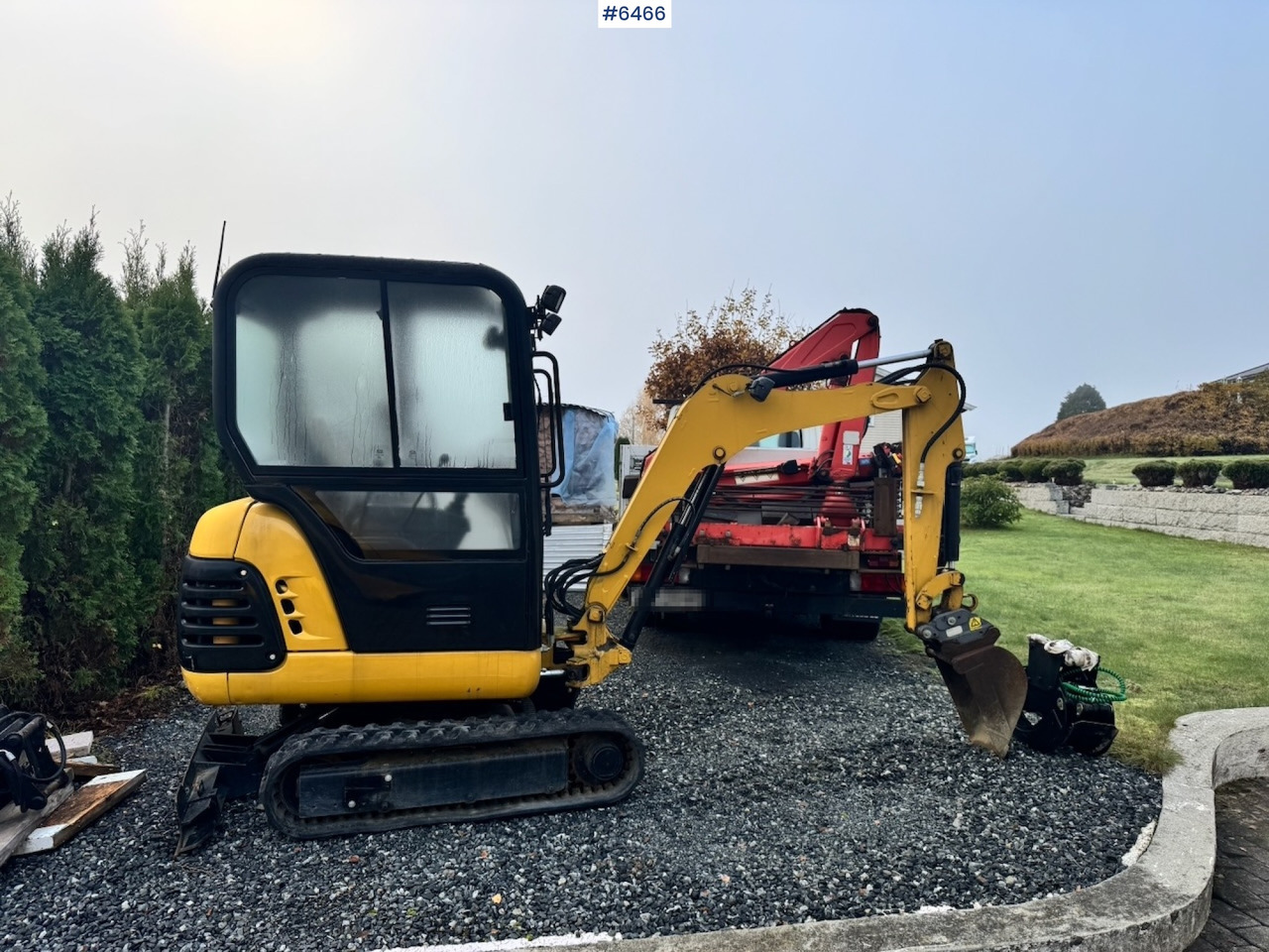Approx. 2004 CAT 301.8 Mini excavator w/ 4 buckets and grapple. - Excavator: picture 2 Approx. 2004 CAT 301.8 Mini excavator w/ 4 buckets and grapple. - Excavator: picture 2