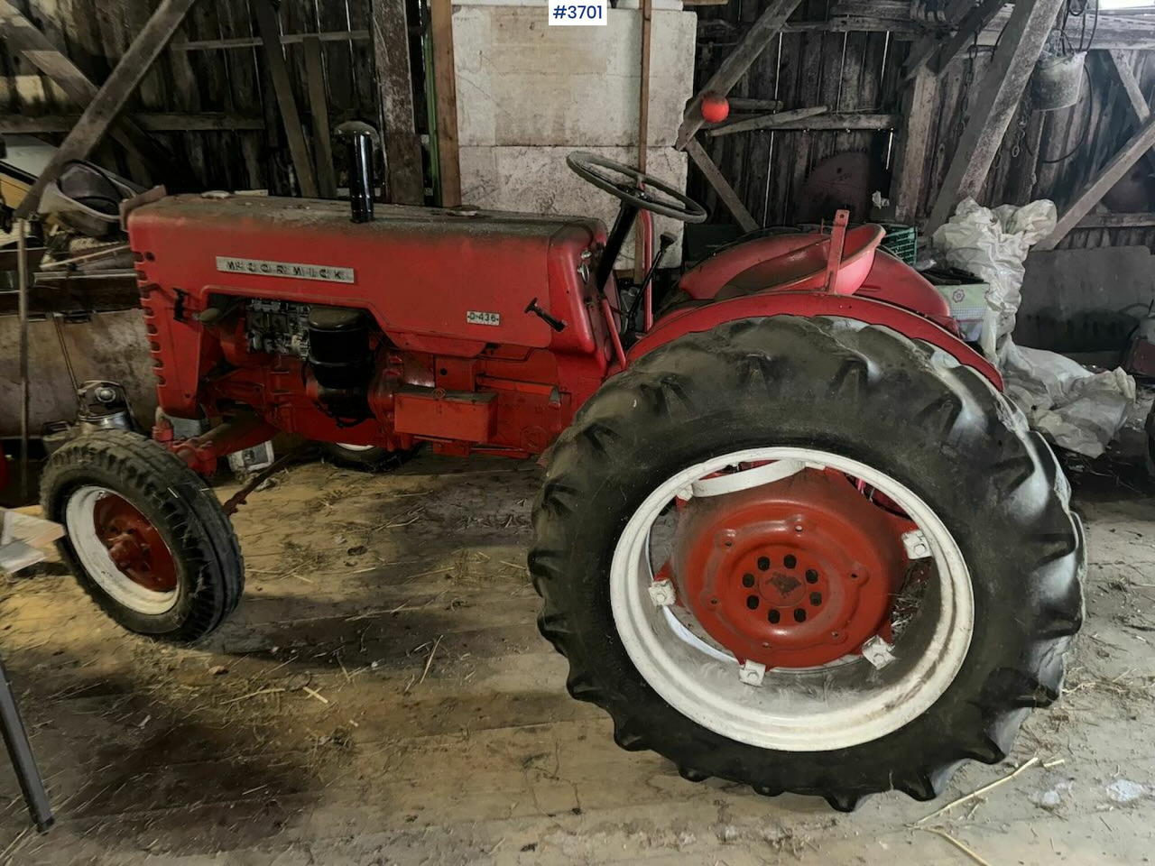 Ca.1960 McCormick D-436 - Farm tractor: picture 3 Ca.1960 McCormick D-436 - Farm tractor: picture 3
