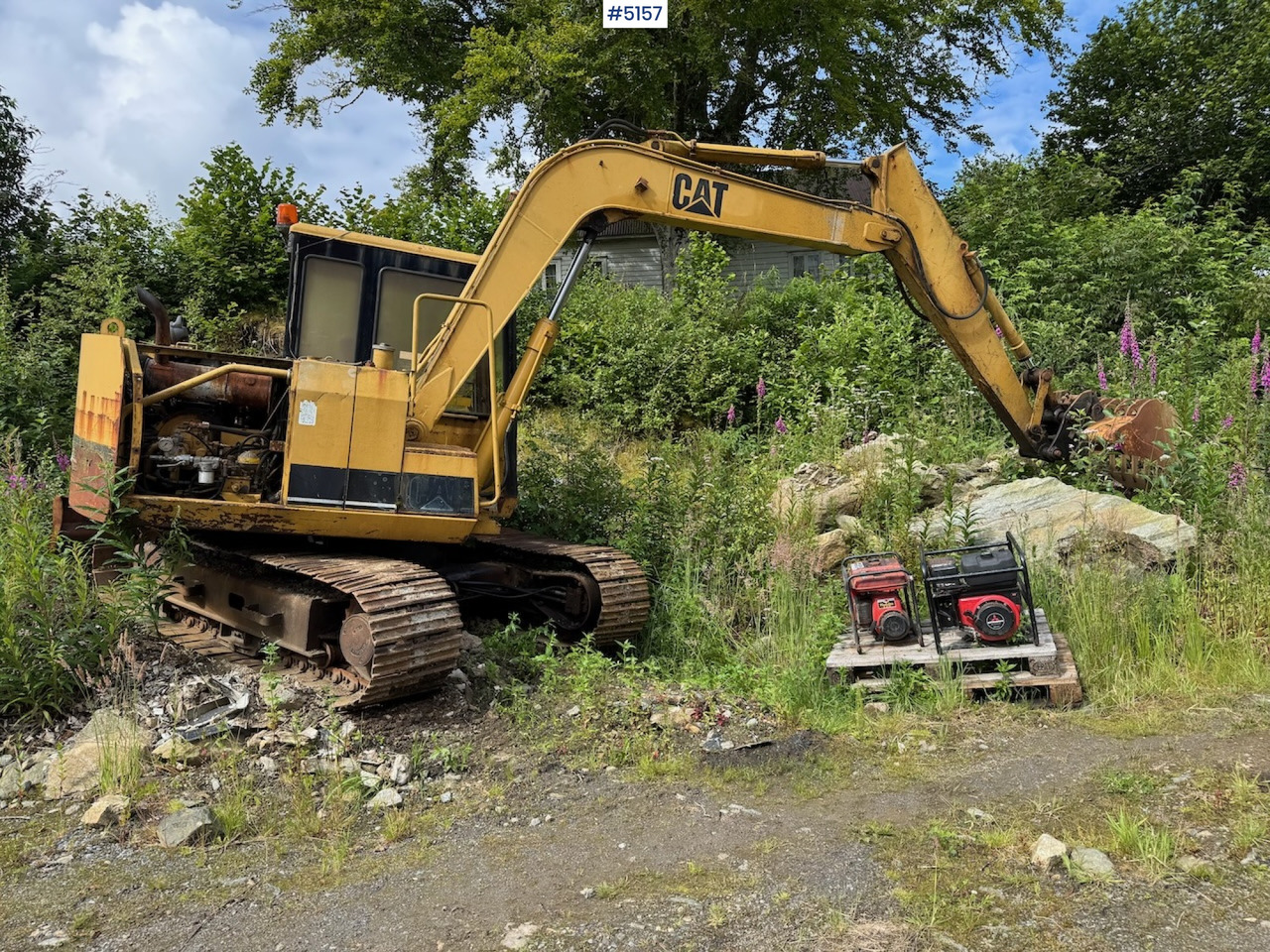 Cat E70B. Watch video - Excavator: picture 1 Cat E70B. Watch video - Excavator: picture 1